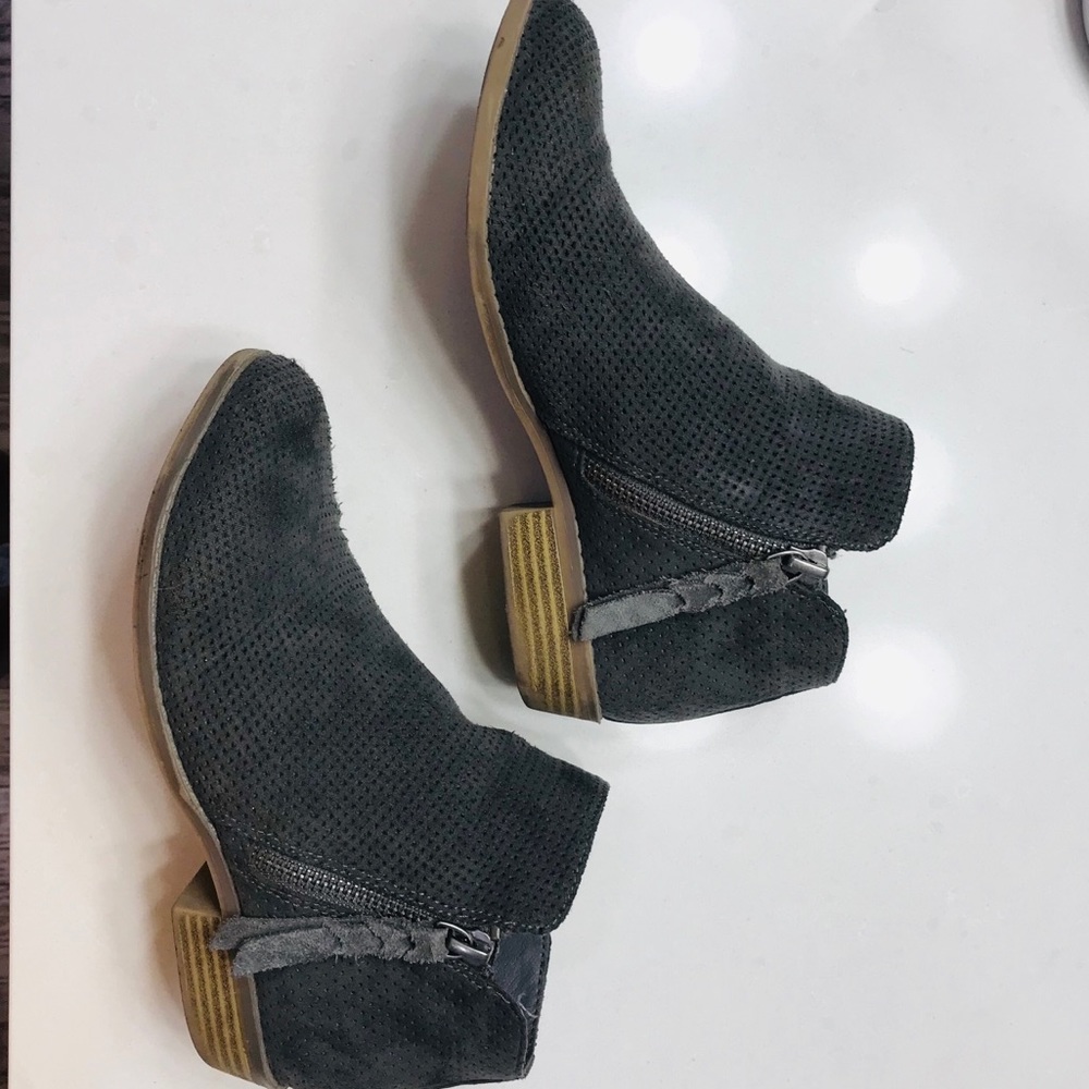 Grey Booties With Zipper